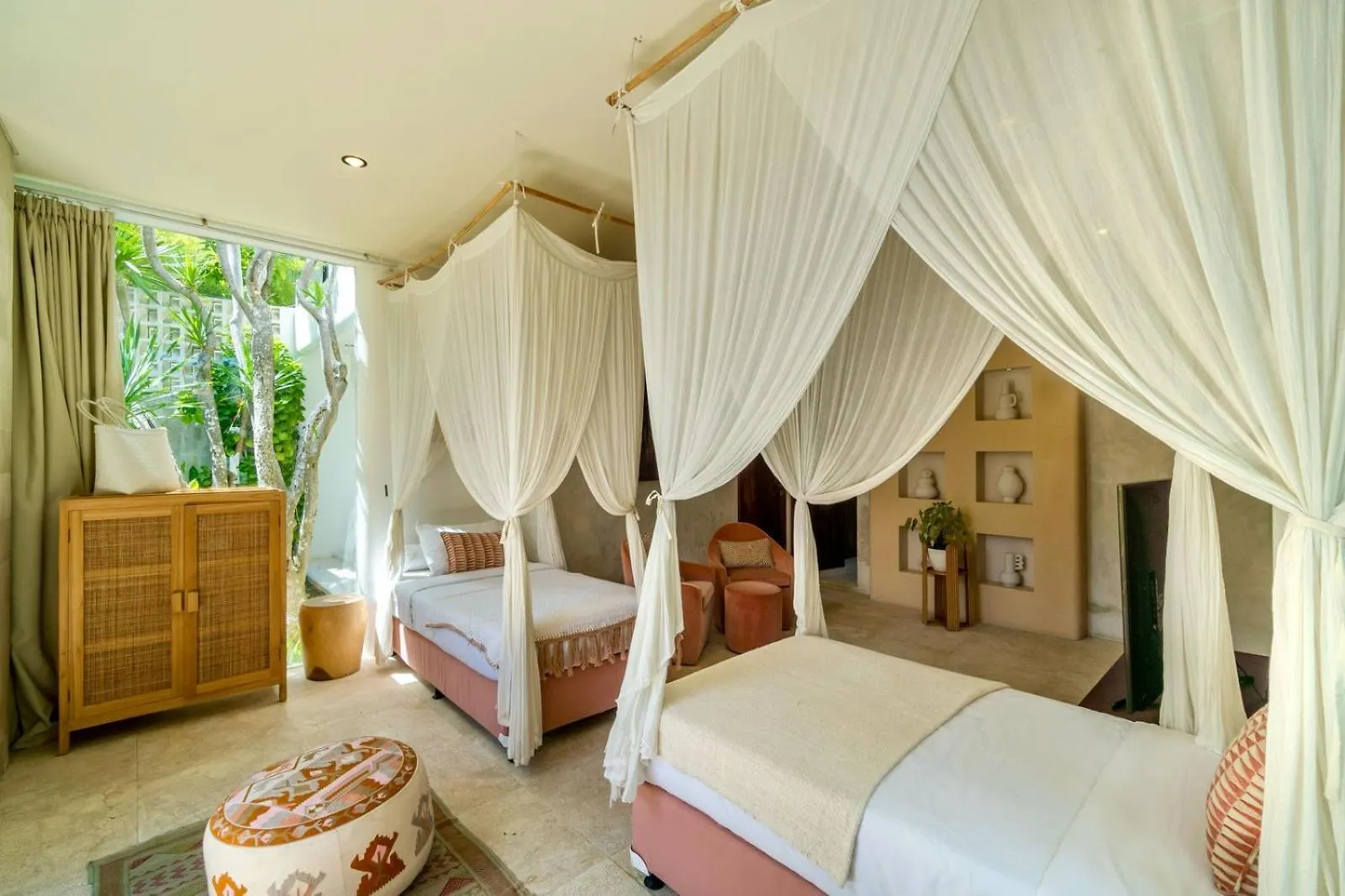 Tropical Villa Batik - Large Garden & Pool, Concierge! 3Mins To Beach, Clubs, Cafes سمينياك إندونيسيا