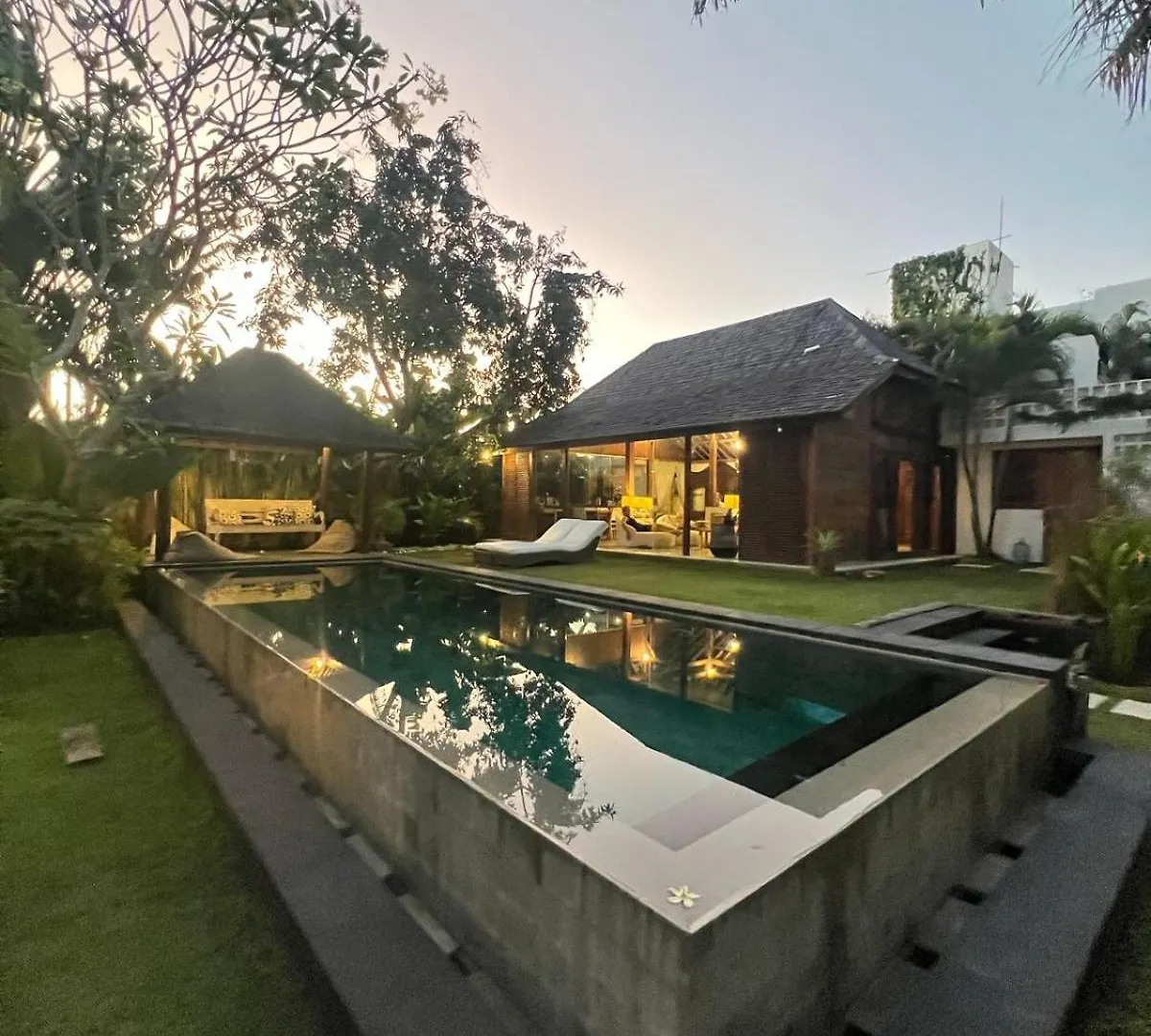 Tropical Villa Batik - Large Garden & Pool, Concierge! 3Mins To Beach, Clubs, Cafes سمينياك 0*,