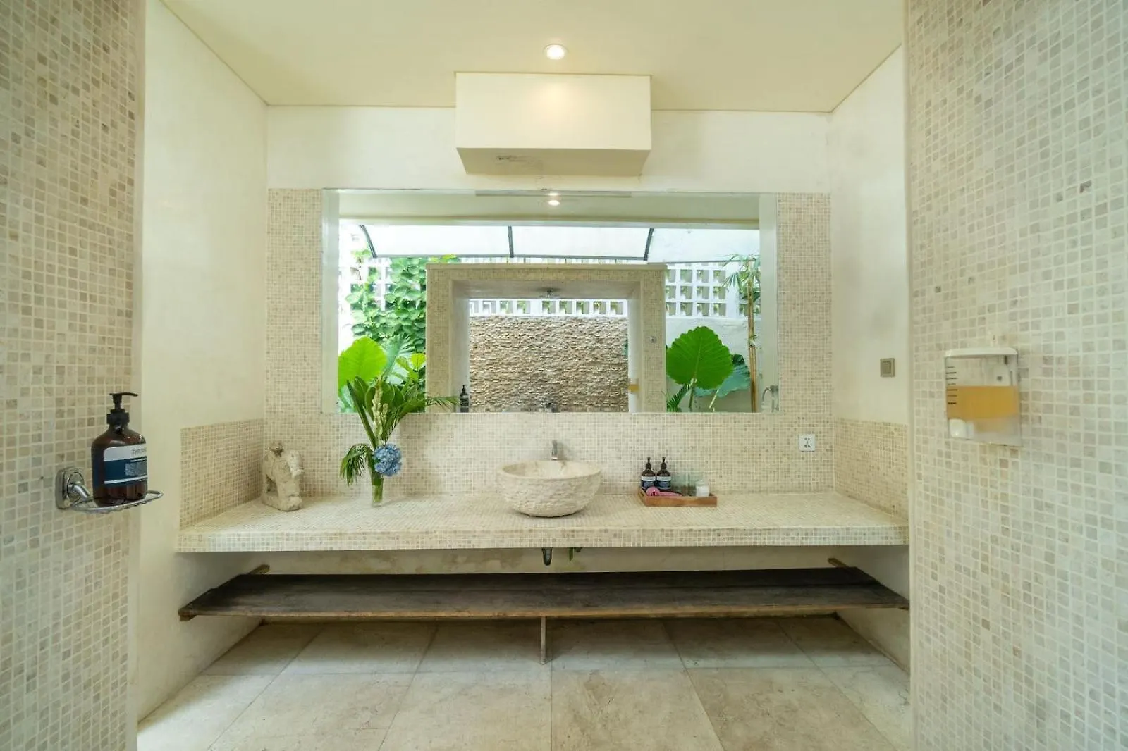Tropical Villa Batik - Large Garden & Pool, Concierge! 3Mins To Beach, Clubs, Cafes سمينياك