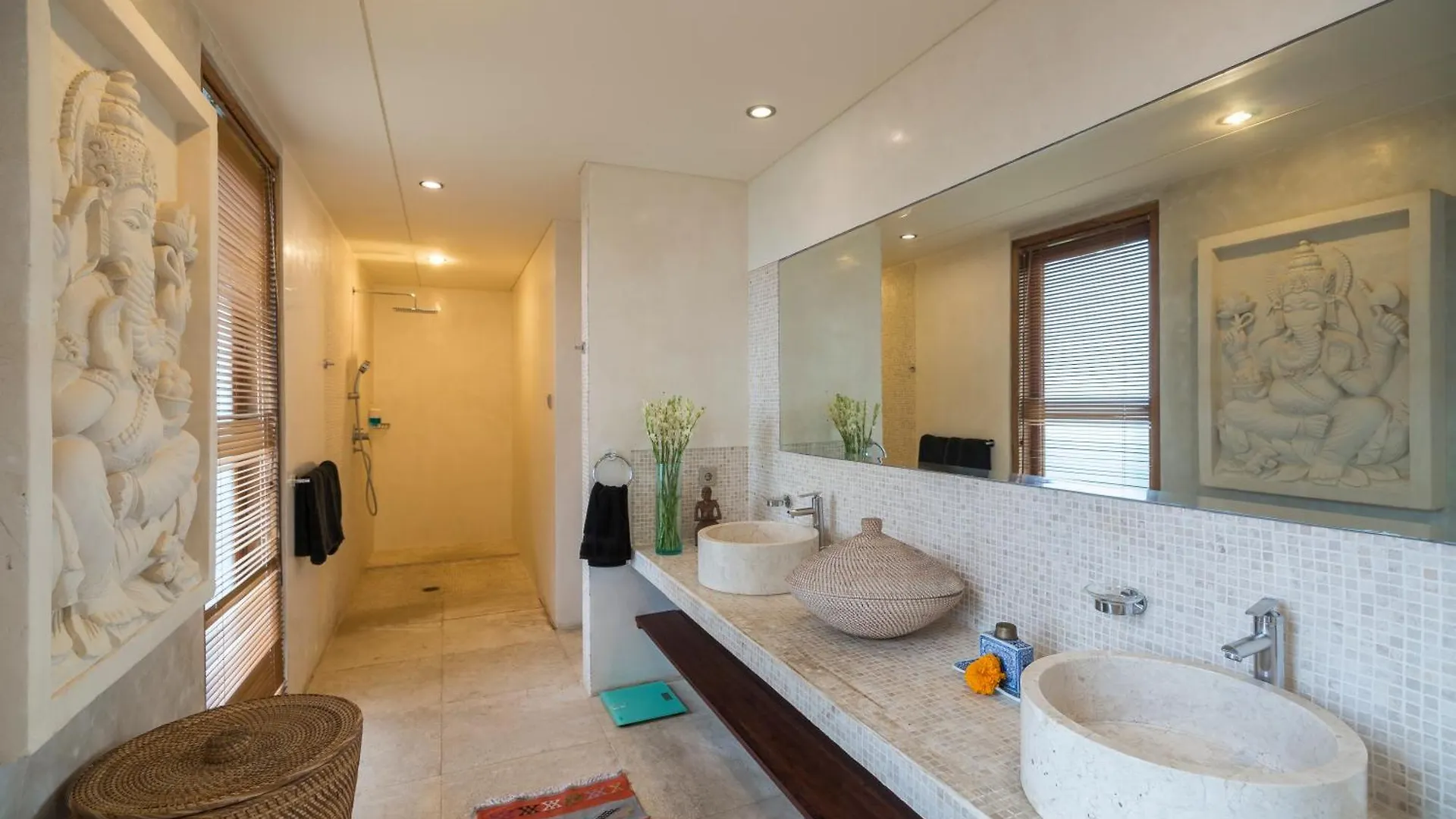 Tropical Villa Batik - Large Garden & Pool, Concierge! 3Mins To Beach, Clubs, Cafes سمينياك